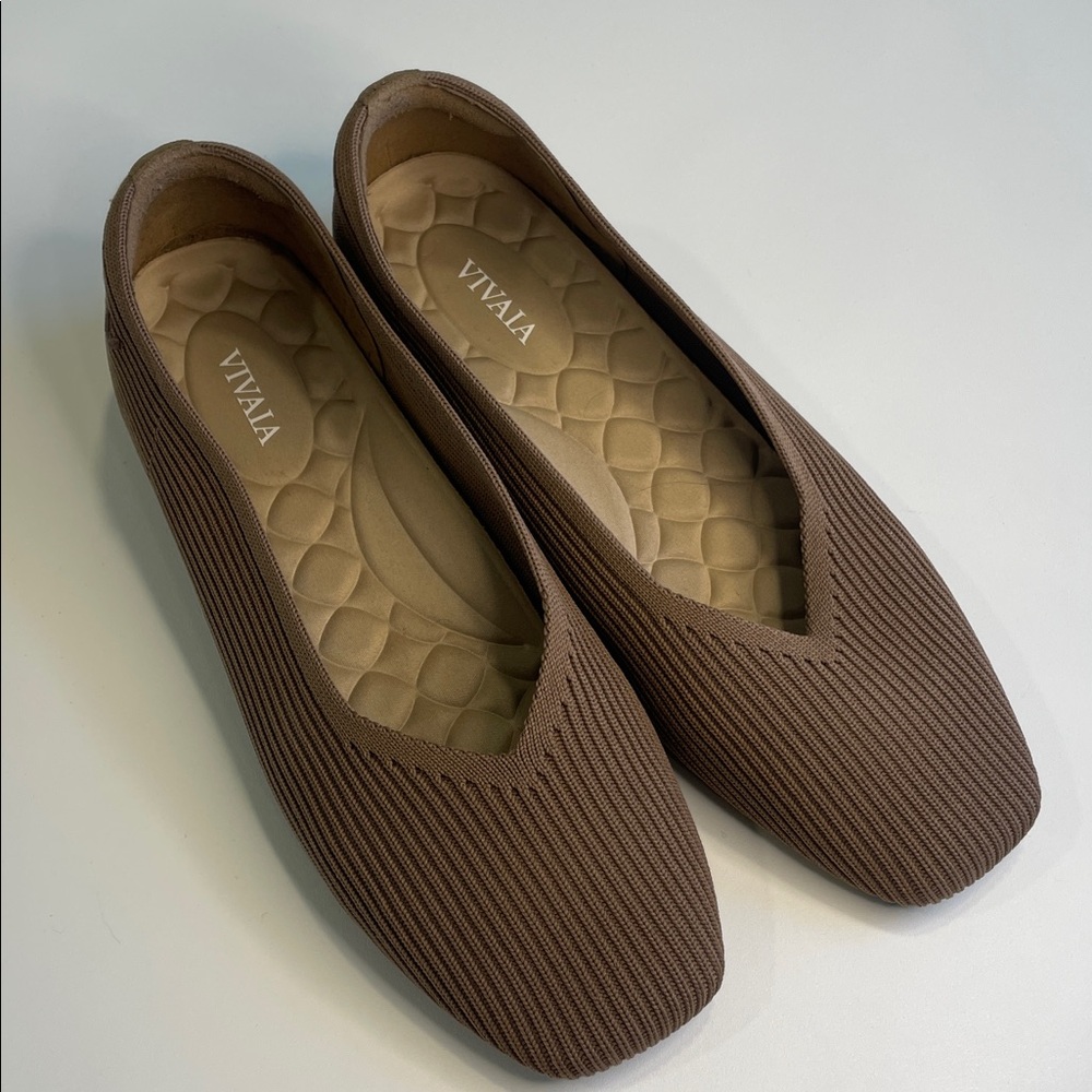 Vivaia Margot 2.0 Square-Toe V-Cut Flats Espresso Brown Women's 9